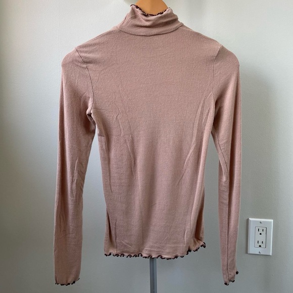 Aritzia Wilfred Beige Pink Lettuce Hem Turtleneck - Picture 4 of 5